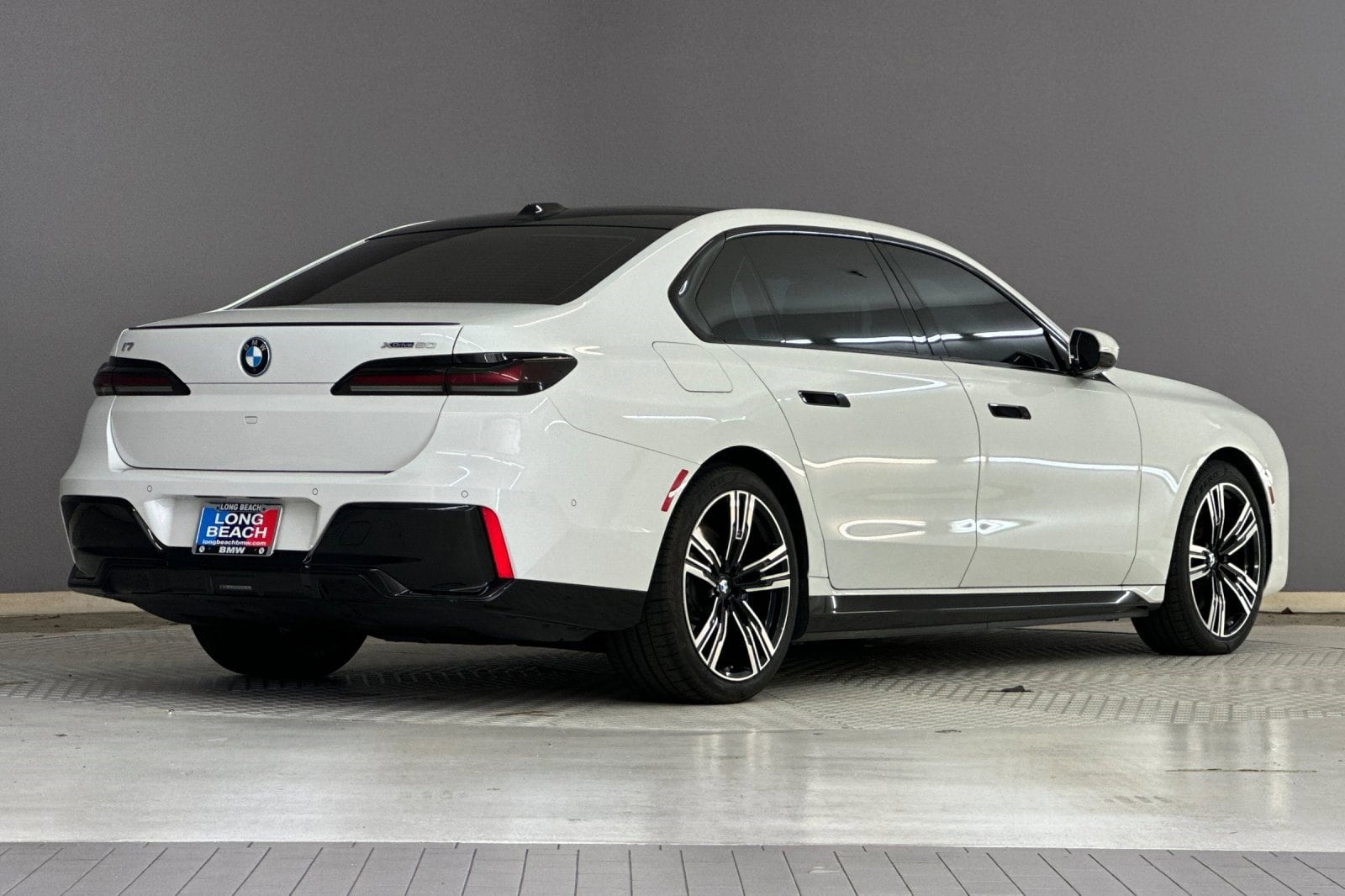 2024 BMW i7 xDrive60 photo 3