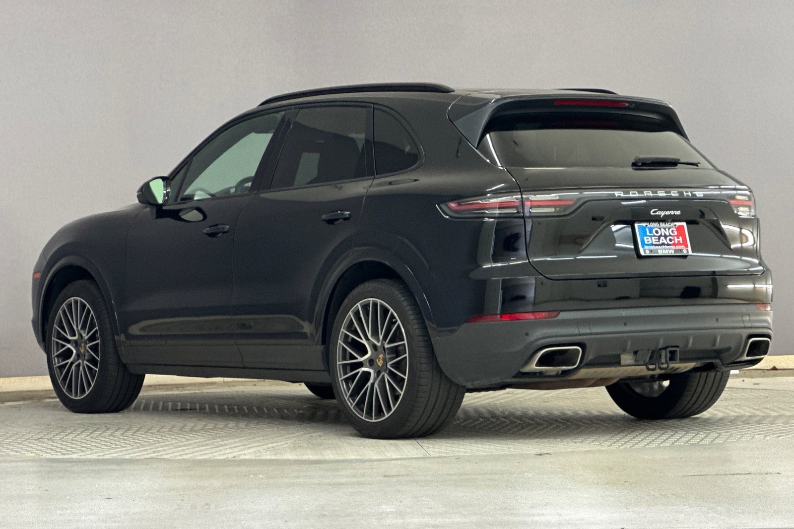 2023 Porsche Cayenne photo 2
