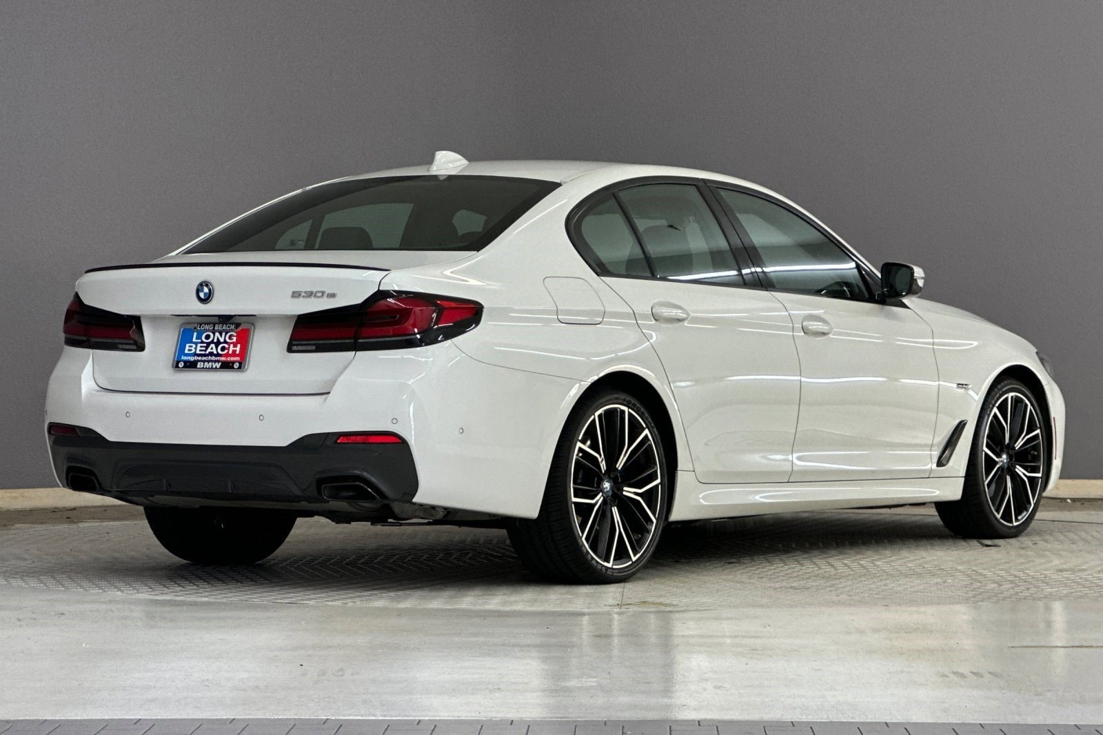 2023 BMW 530e photo 3