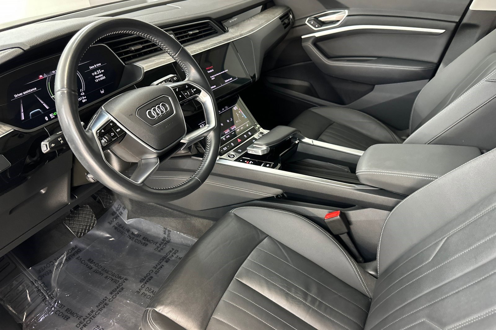2021 Audi e-tron Premium photo 4