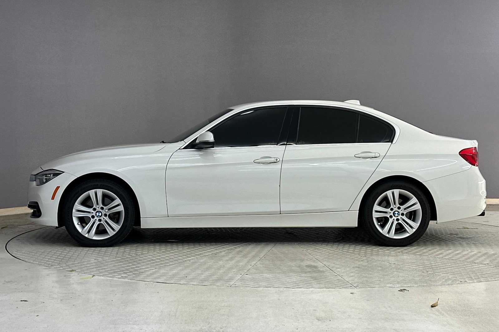 Used 2018 BMW 3 Series 330i with VIN WBA8B9G50JNU99208 for sale in Long Beach, CA