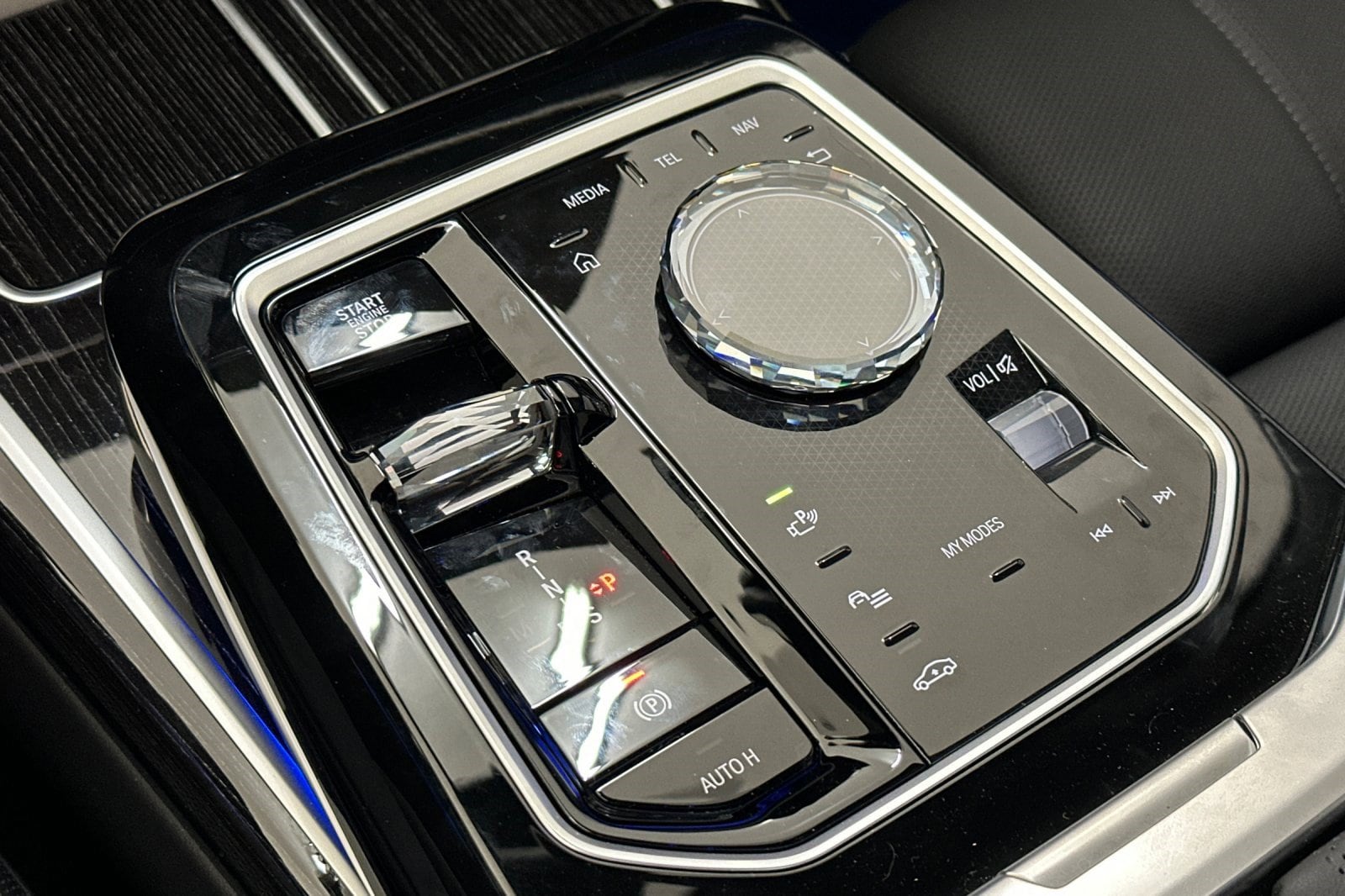 2026 BMW 7 Series 750e - Photo 17