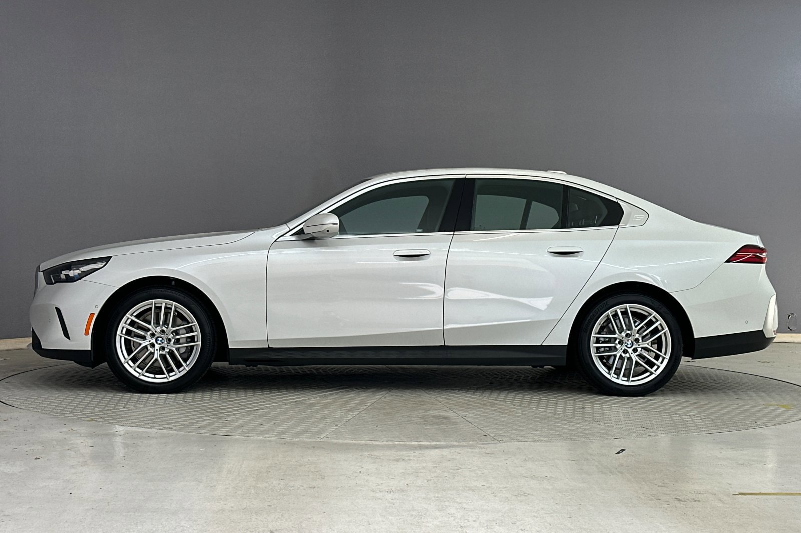 2024 Bmw 530i photo 2