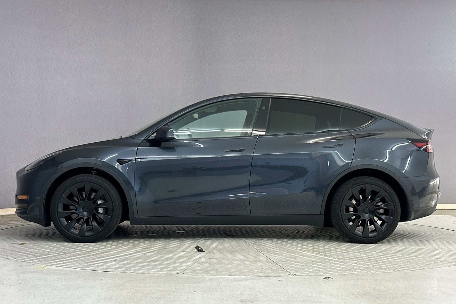 Used 2024 Tesla Model Y Long Range with VIN 7SAYGDEE1RA227948 for sale in Long Beach, CA