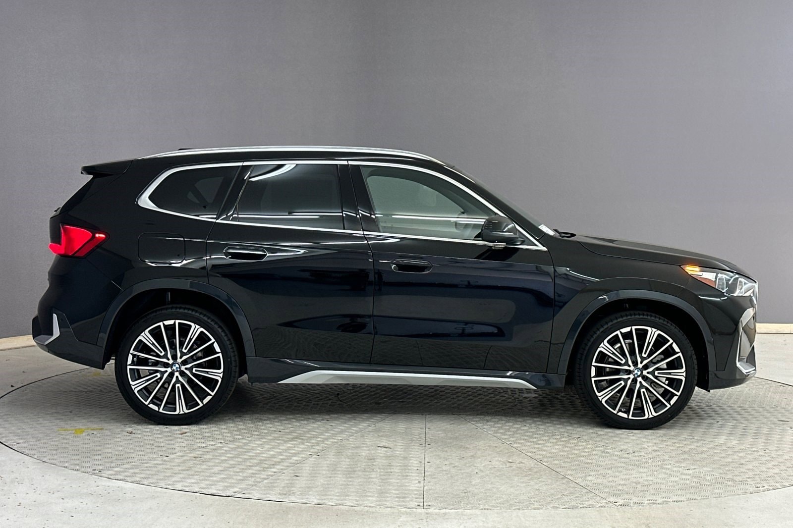 2025 BMW X1 xDrive28i photo 3
