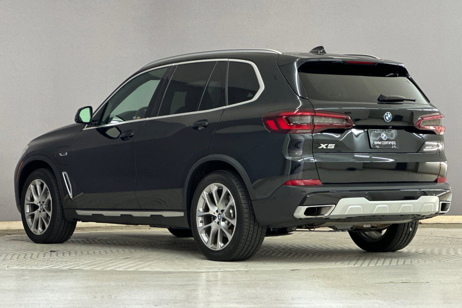 2023 BMW X5 PHEV xDrive45e photo 2