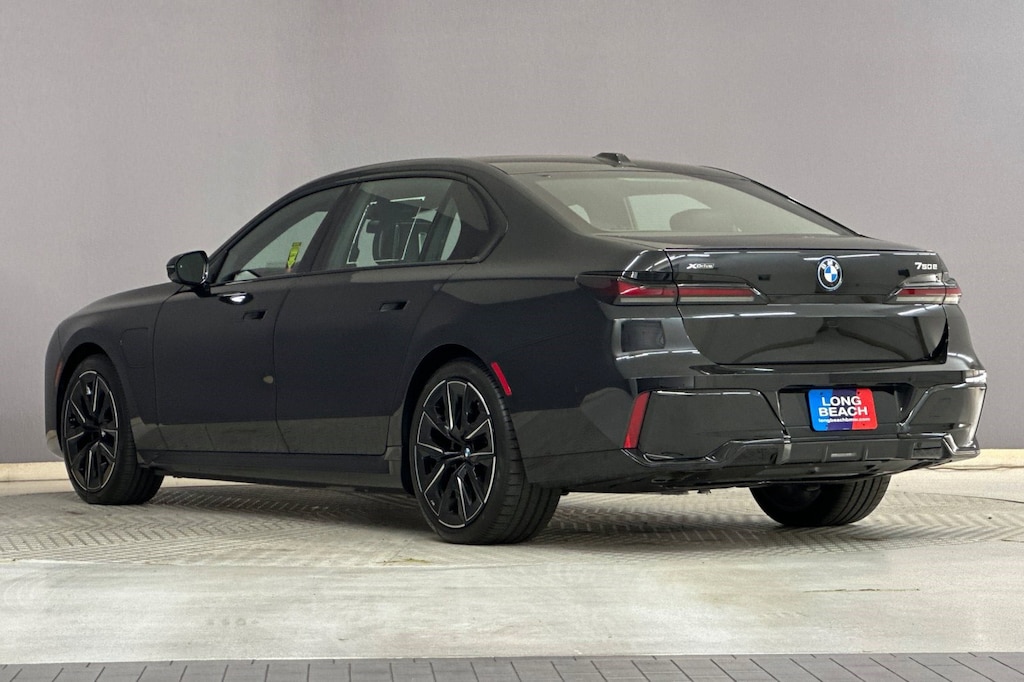 New 2026 BMW 750e xDrive Sedan