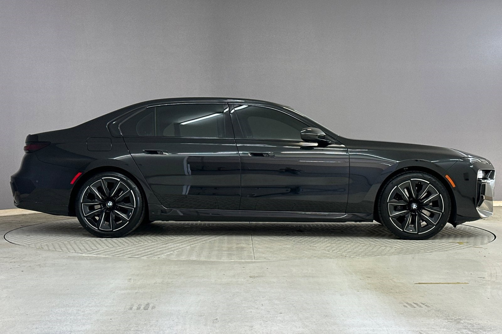 2024 BMW 740i photo 6