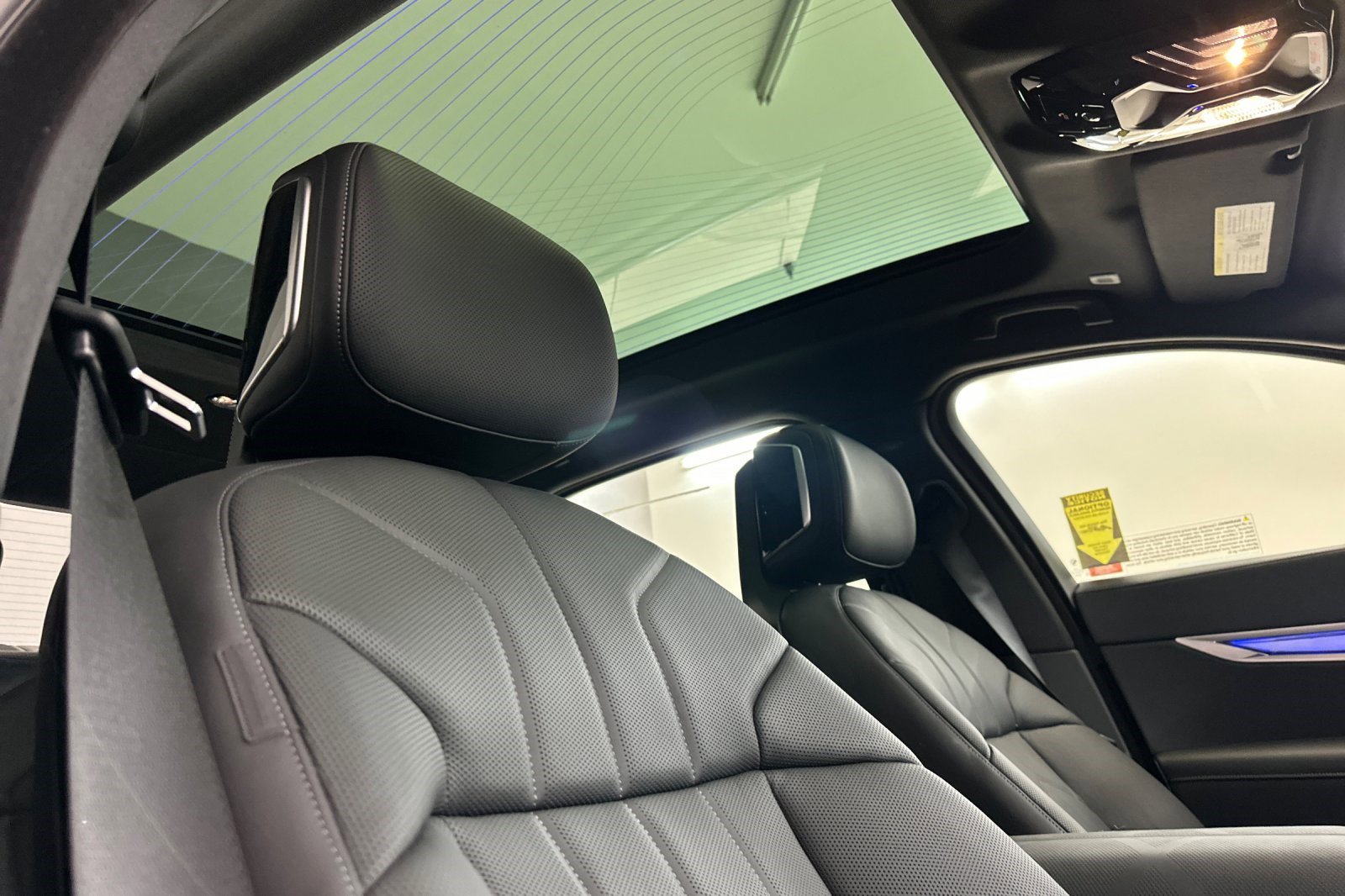 2026 BMW 7 Series 750e - Photo 14