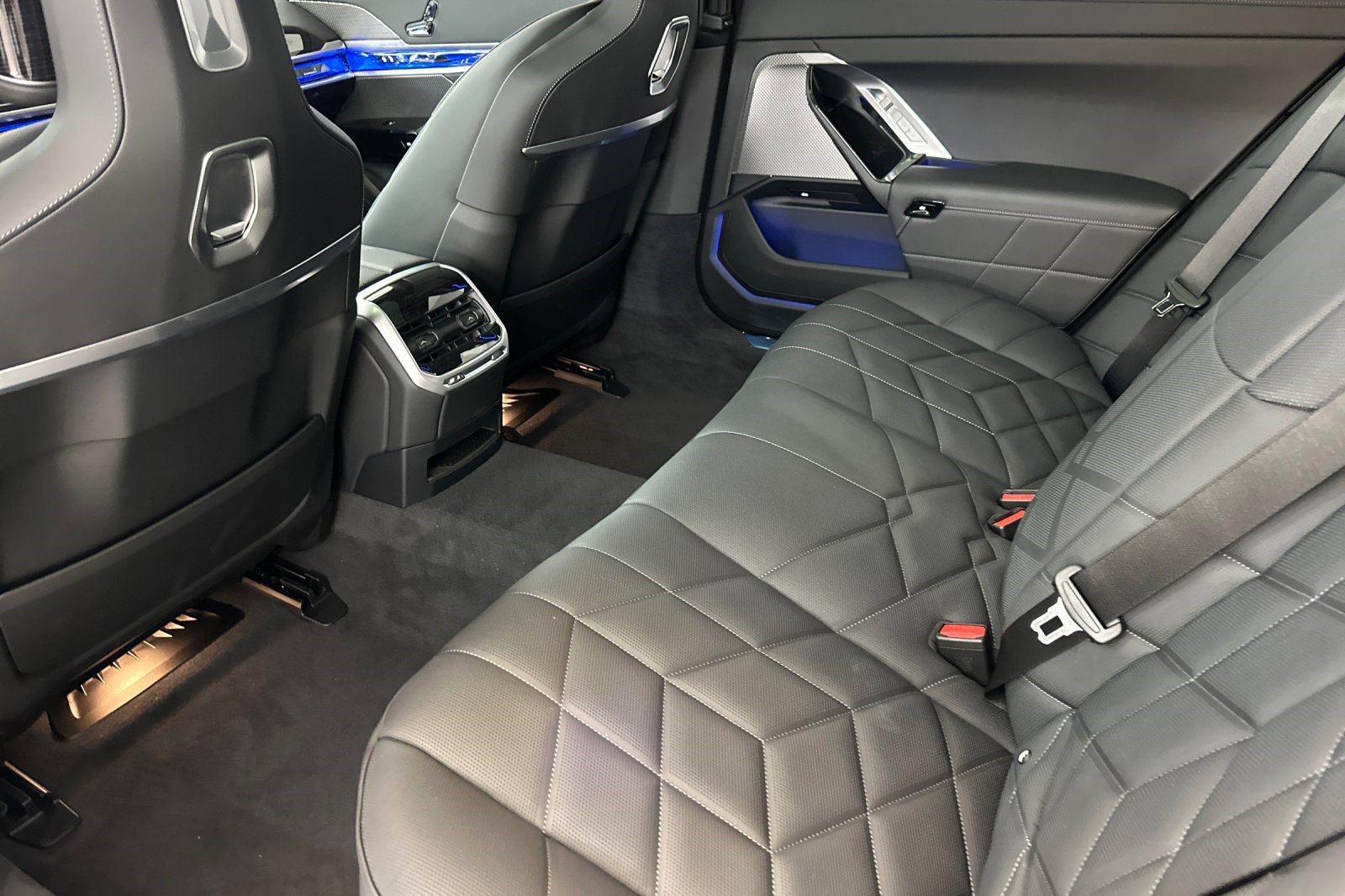 2026 BMW 7 Series 750e - Photo 21