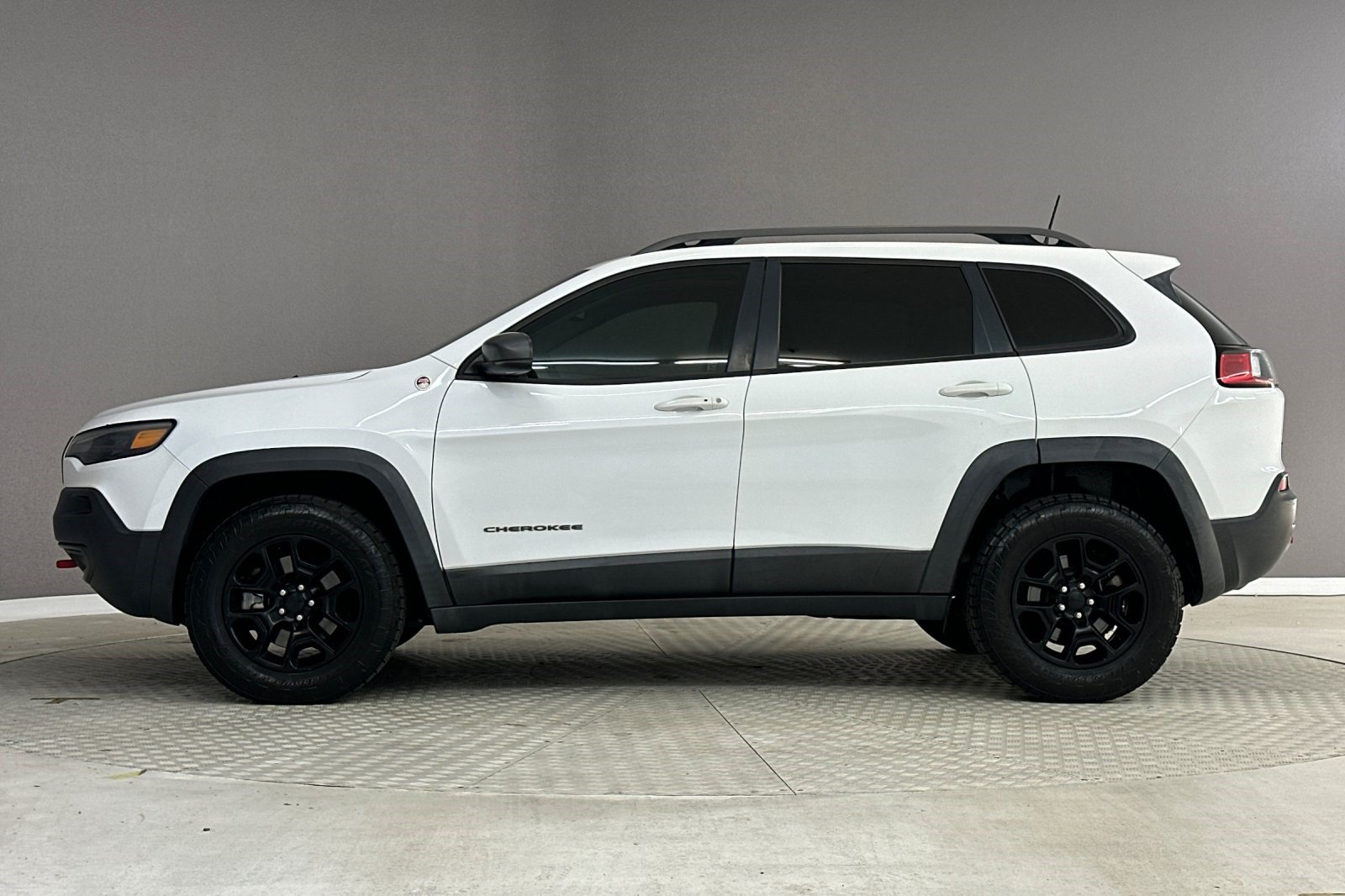 Used 2019 Jeep Cherokee Trailhawk Elite with VIN 1C4PJMBX0KD350821 for sale in Long Beach, CA