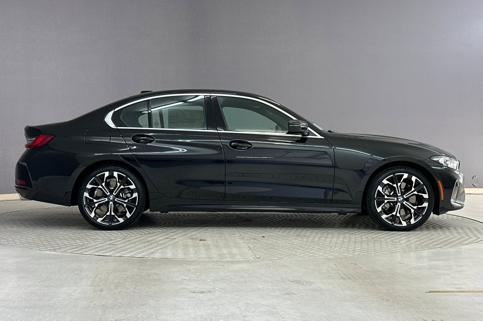2025 BMW 330i photo 6