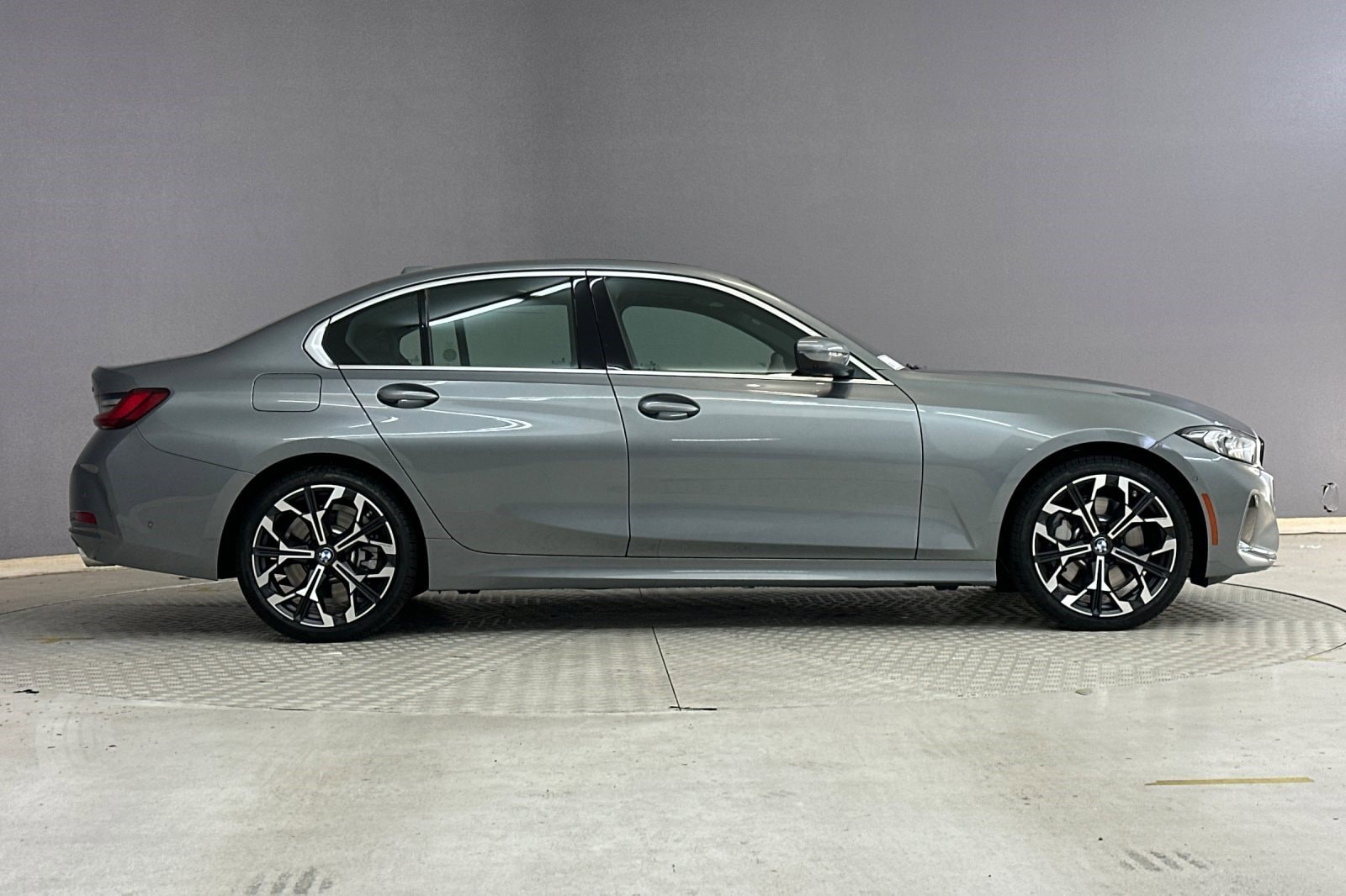 2025 BMW 330i photo 6