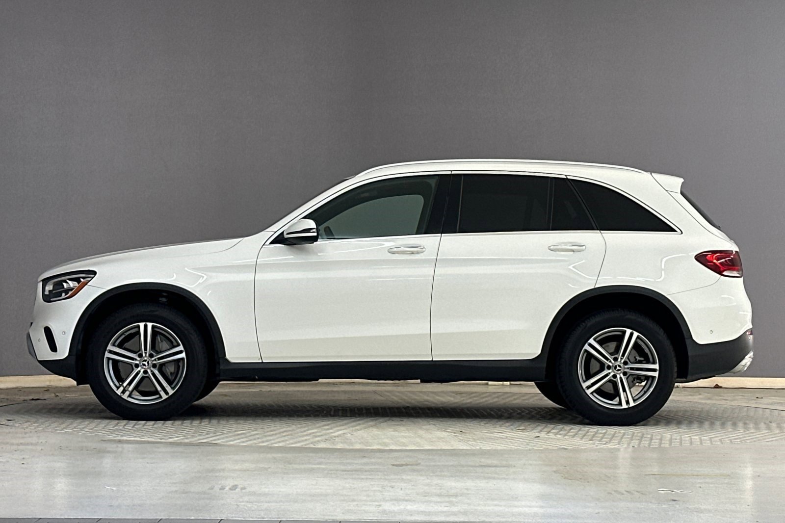 2021 Mercedes Benz GLC 300 photo 2