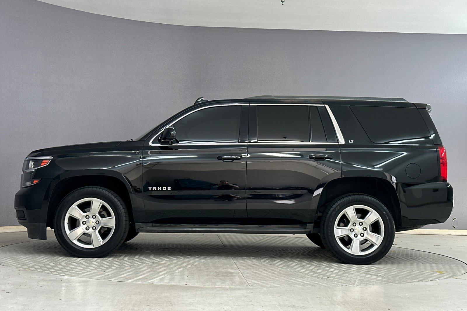2015 Chevrolet Tahoe LT photo 2