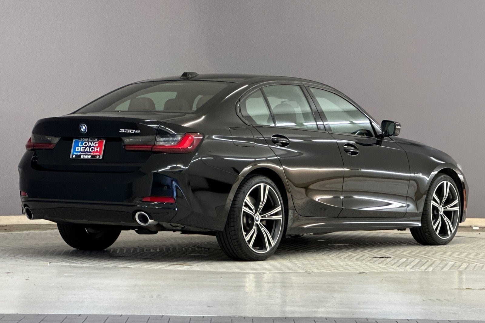 2023 BMW 330e photo 3