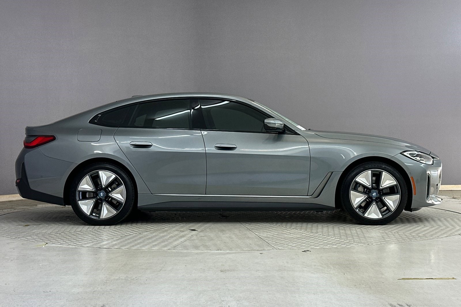 2023 BMW i4 eDrive35 photo 6