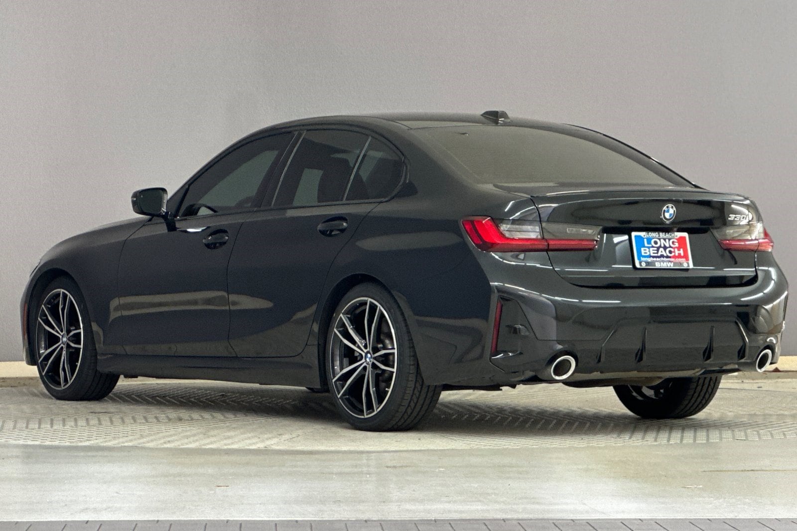 2023 BMW 330i photo 2