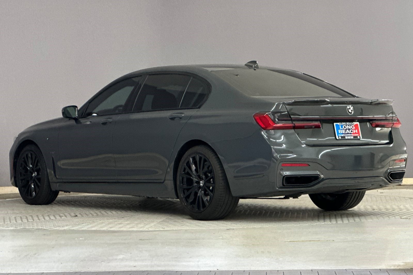 2022 BMW 740i photo 2