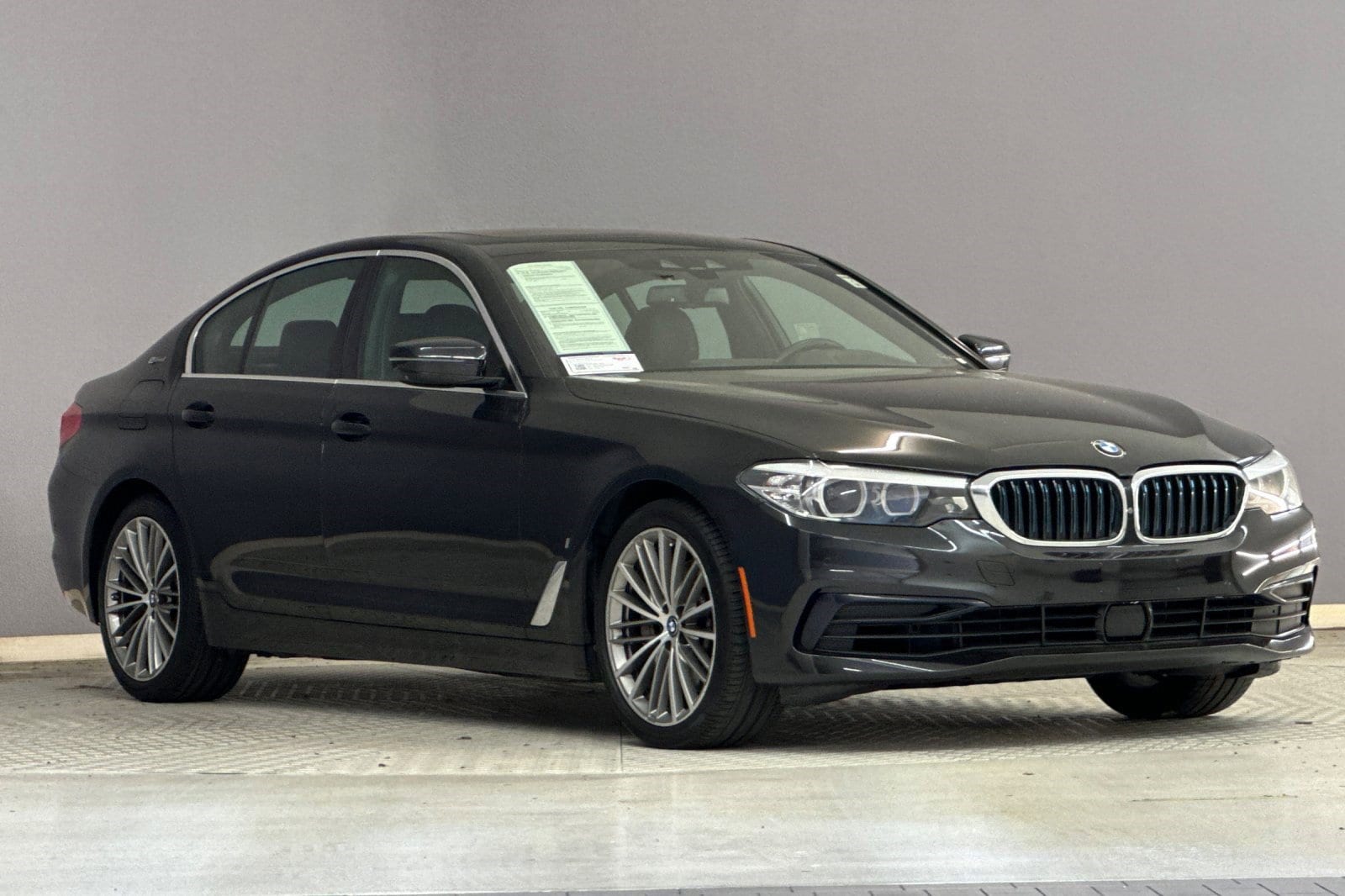 2019 BMW 530e iPerformance photo 5