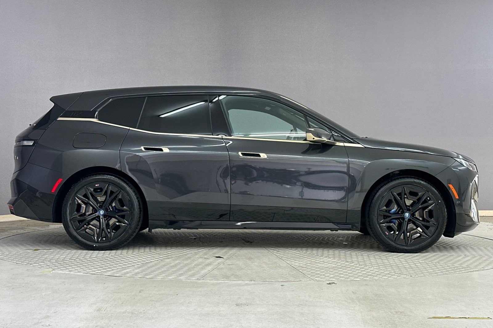 2023 BMW iX M60 photo 6