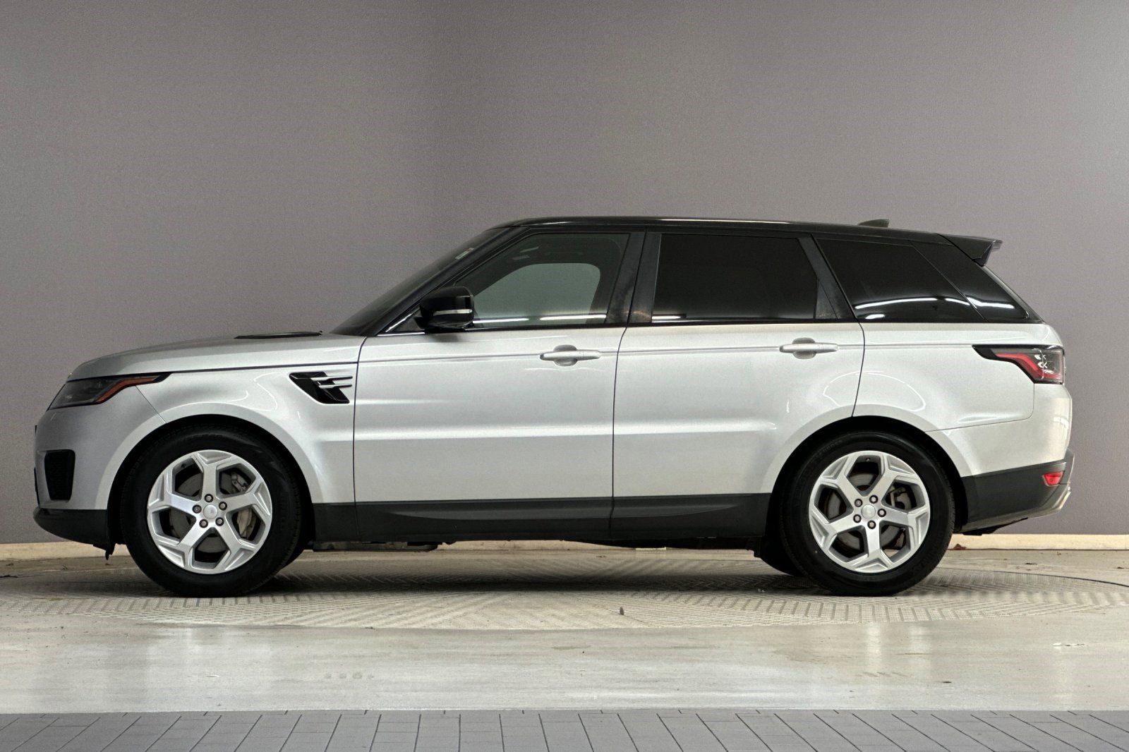 2020 Land Rover Range Rover Sport SE photo 2