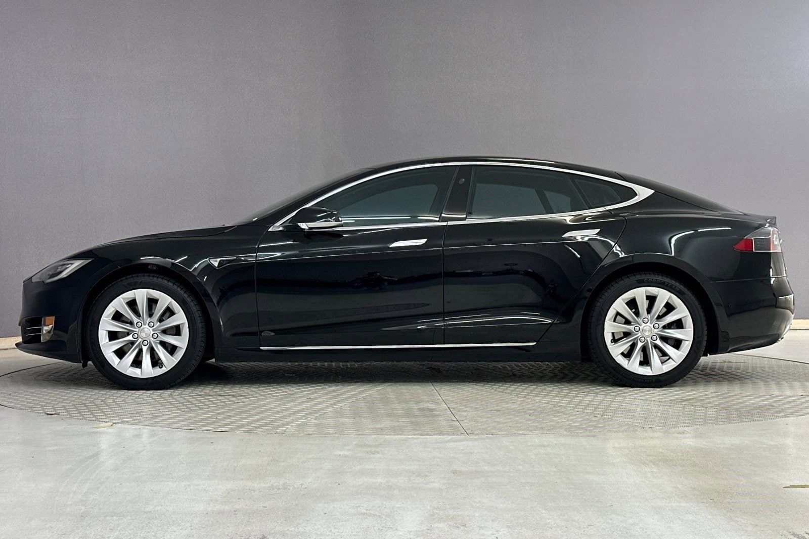 Used 2016 Tesla Model S 75 with VIN 5YJSA1E13GF166988 for sale in Long Beach, CA