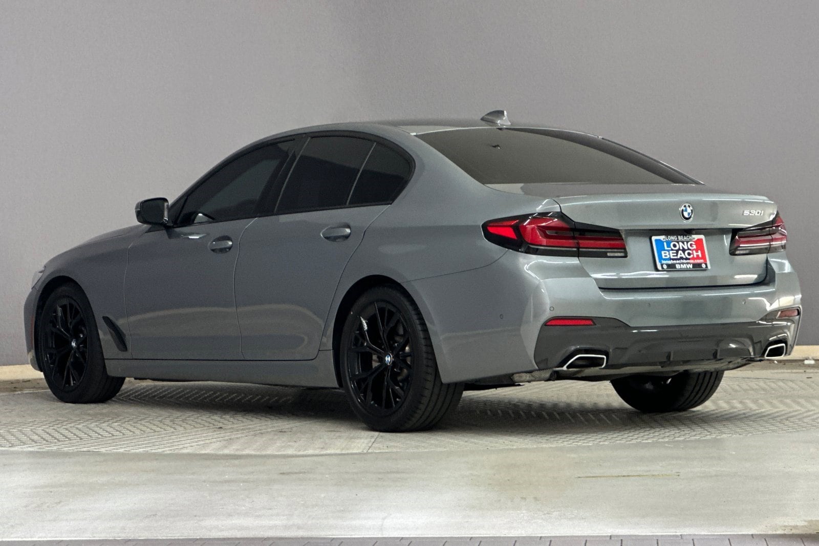 2023 BMW 530i photo 2