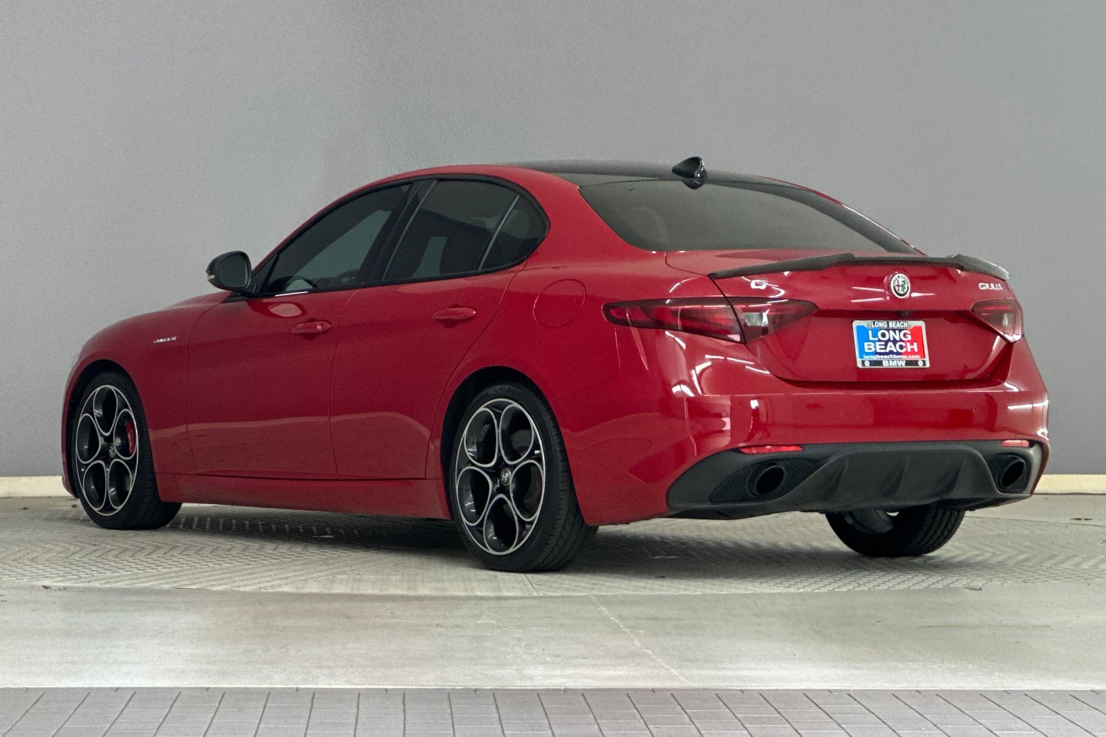 2022 Alfa Romeo Giulia Ti photo 3