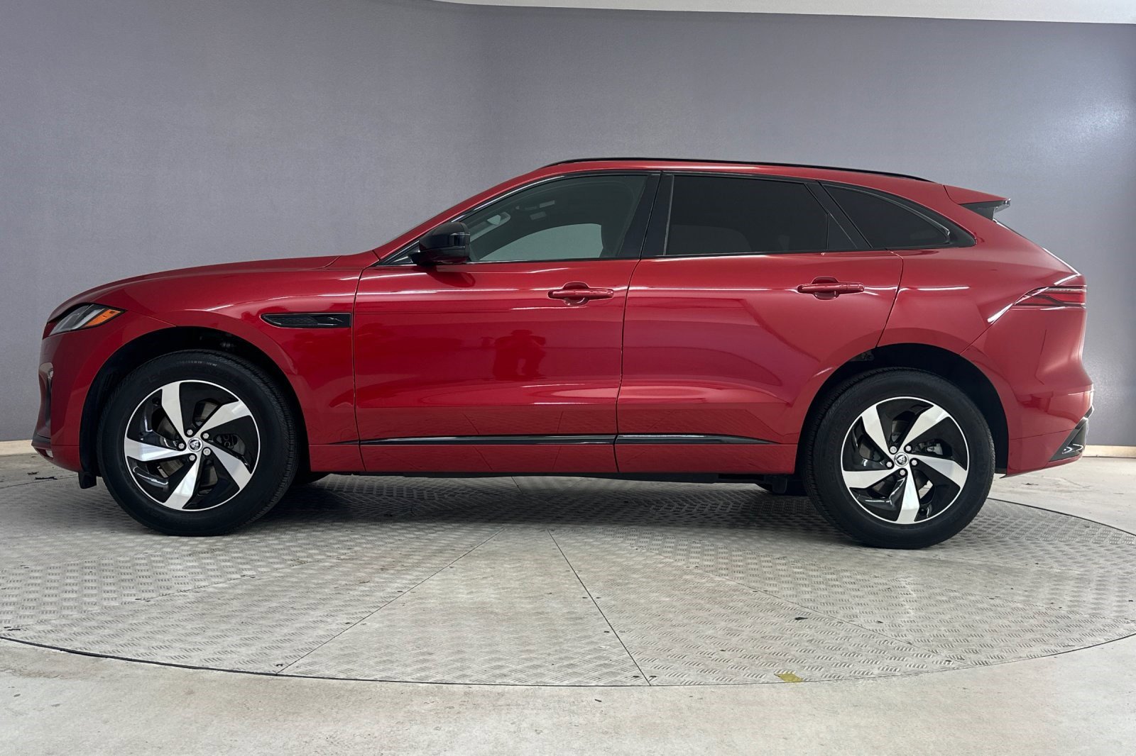 2024 Jaguar F-PACE P250 R-Dynamic S photo 2