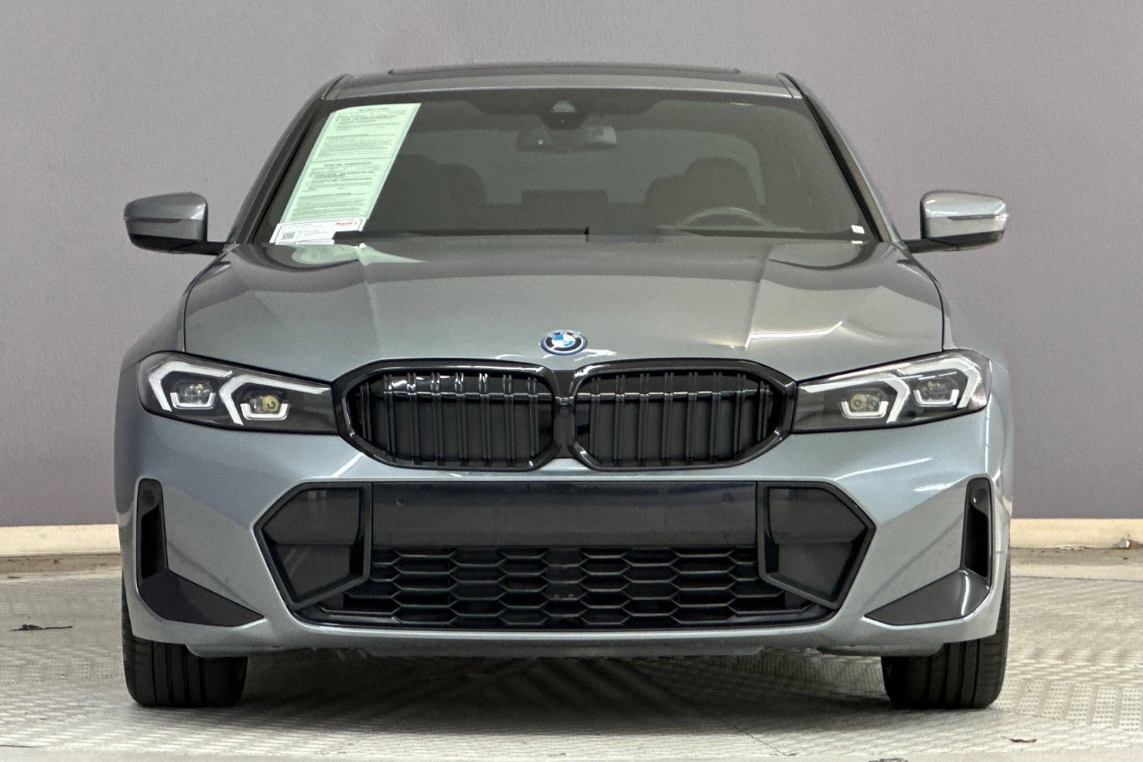 2023 BMW 330e photo 4