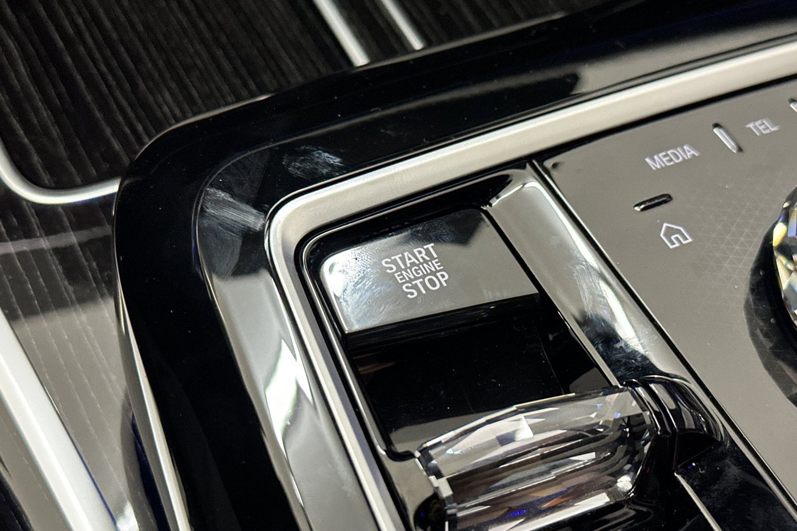 2026 BMW 7 Series 750e - Photo 28