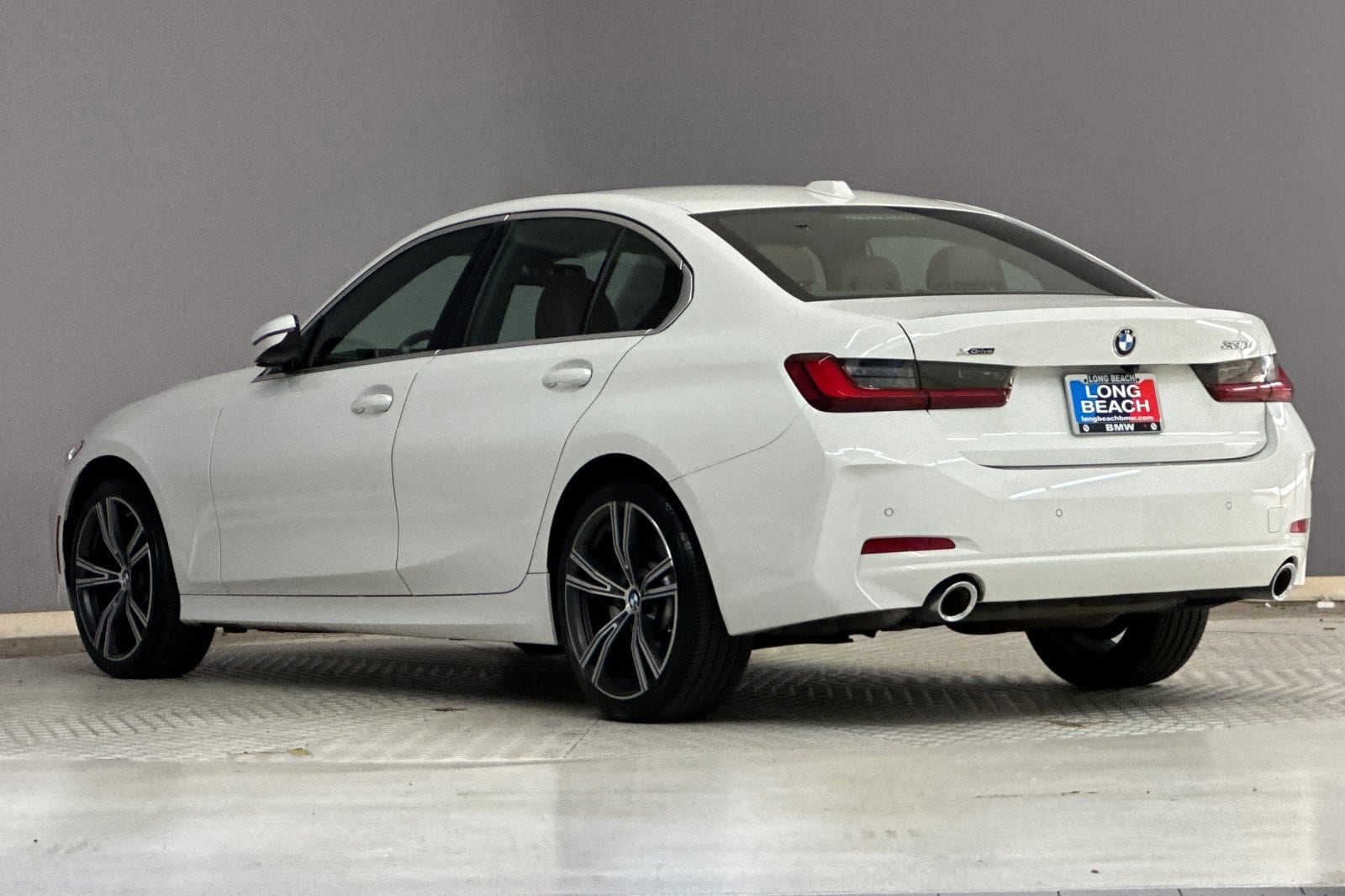 2024 BMW 330i xDrive photo 2