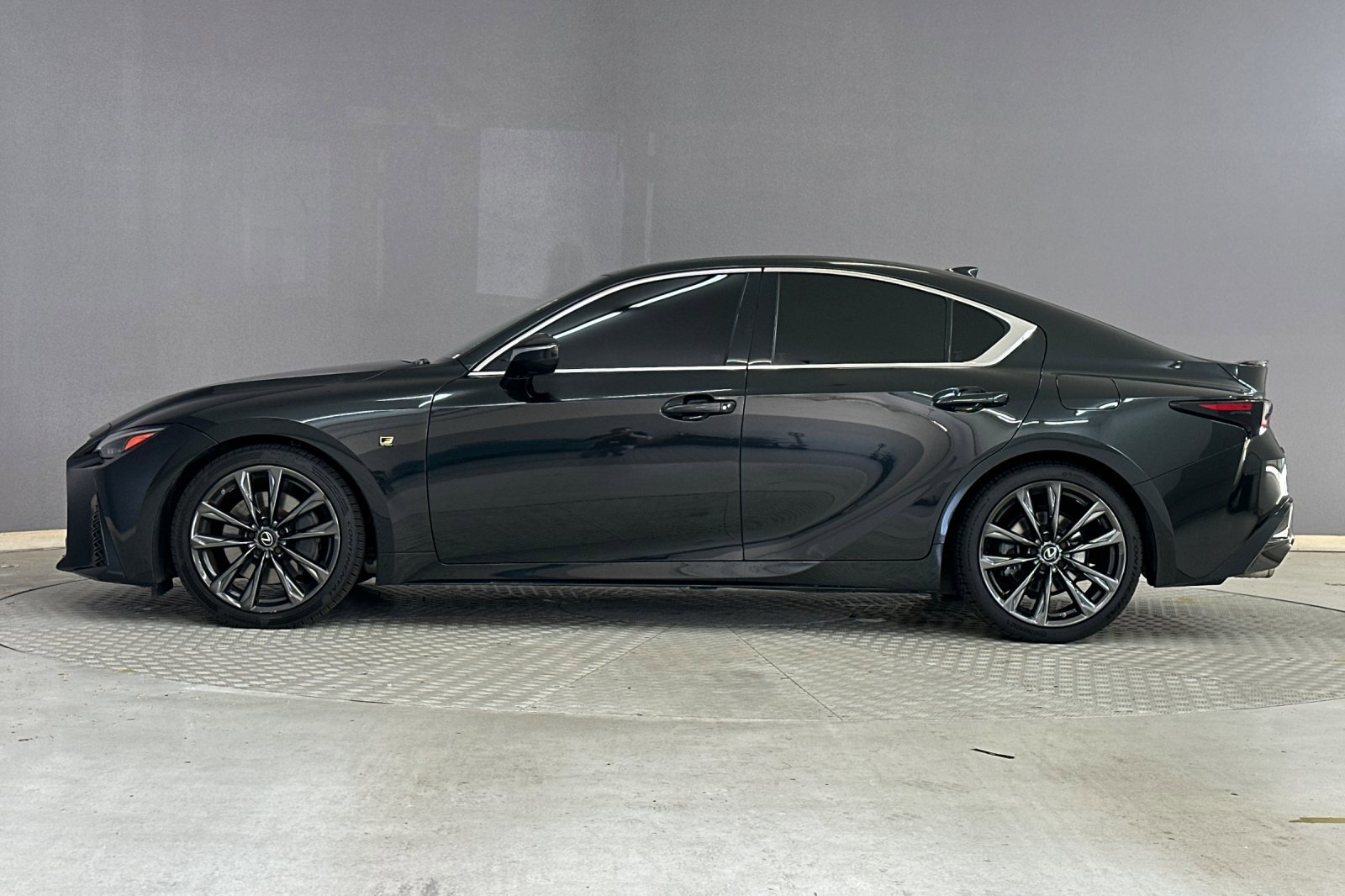 2022 Lexus IS 350 F SPORT photo 2