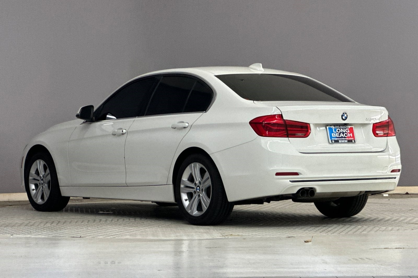 2018 BMW 330i photo 2