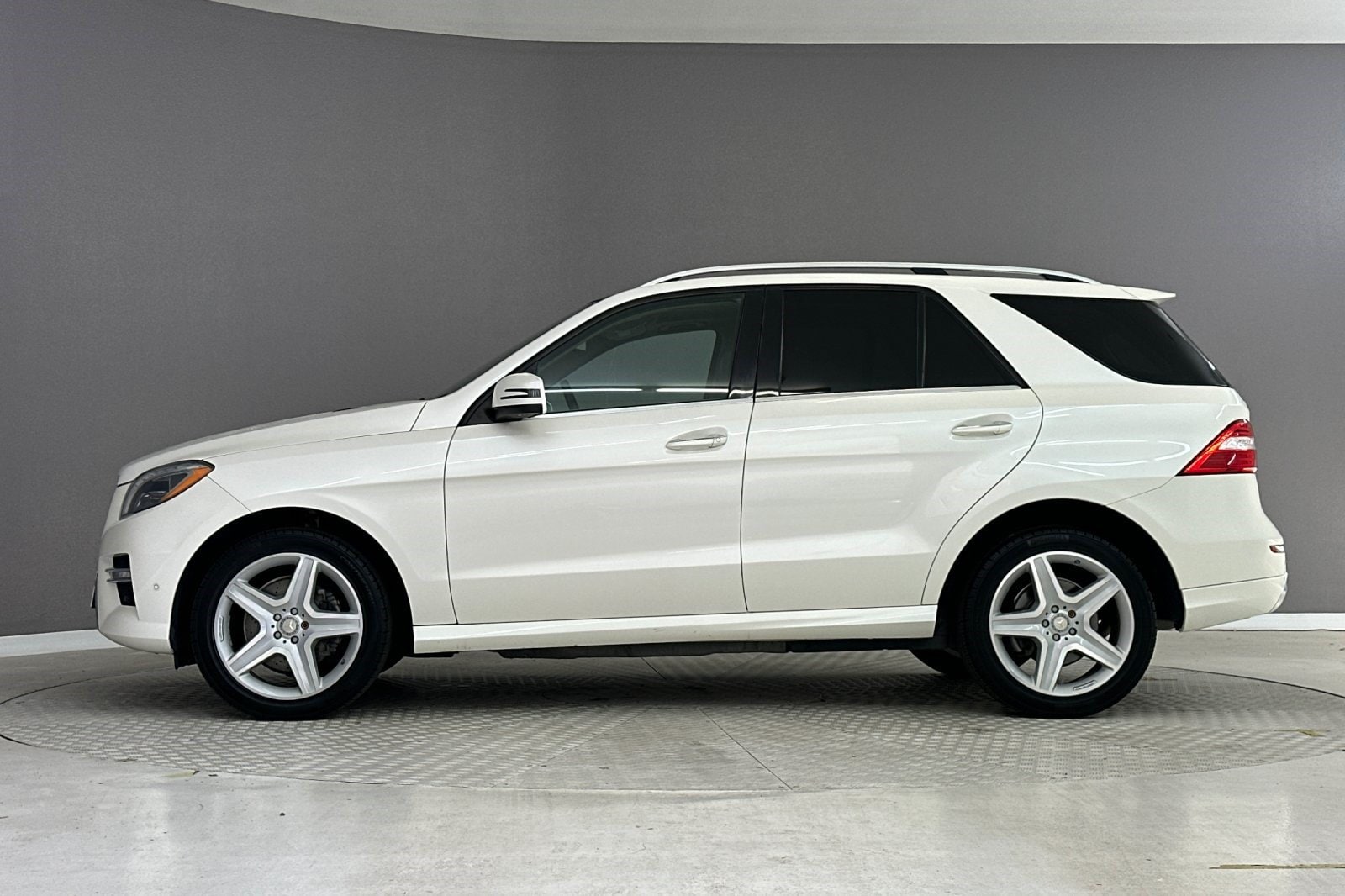 Used 2015 Mercedes-Benz M-Class ML400 with VIN 4JGDA5GB8FA555067 for sale in Long Beach, CA