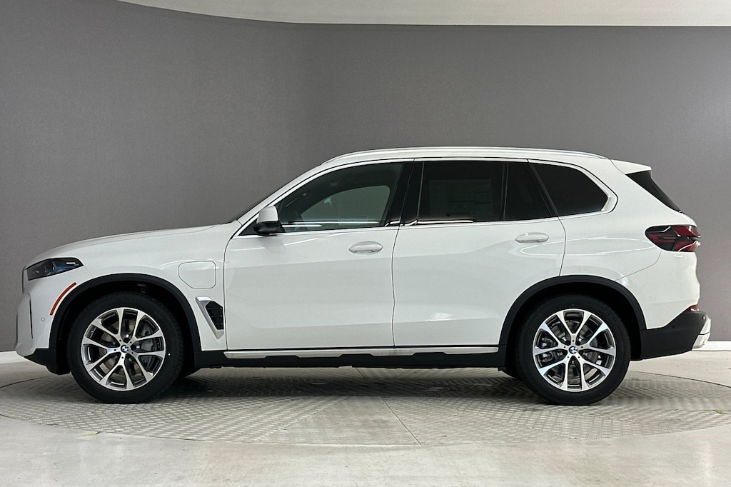 New 2026 BMW X5 PHEV xDrive50e SUV