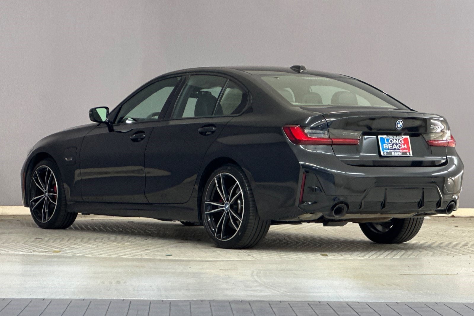 2023 BMW 330e photo 2