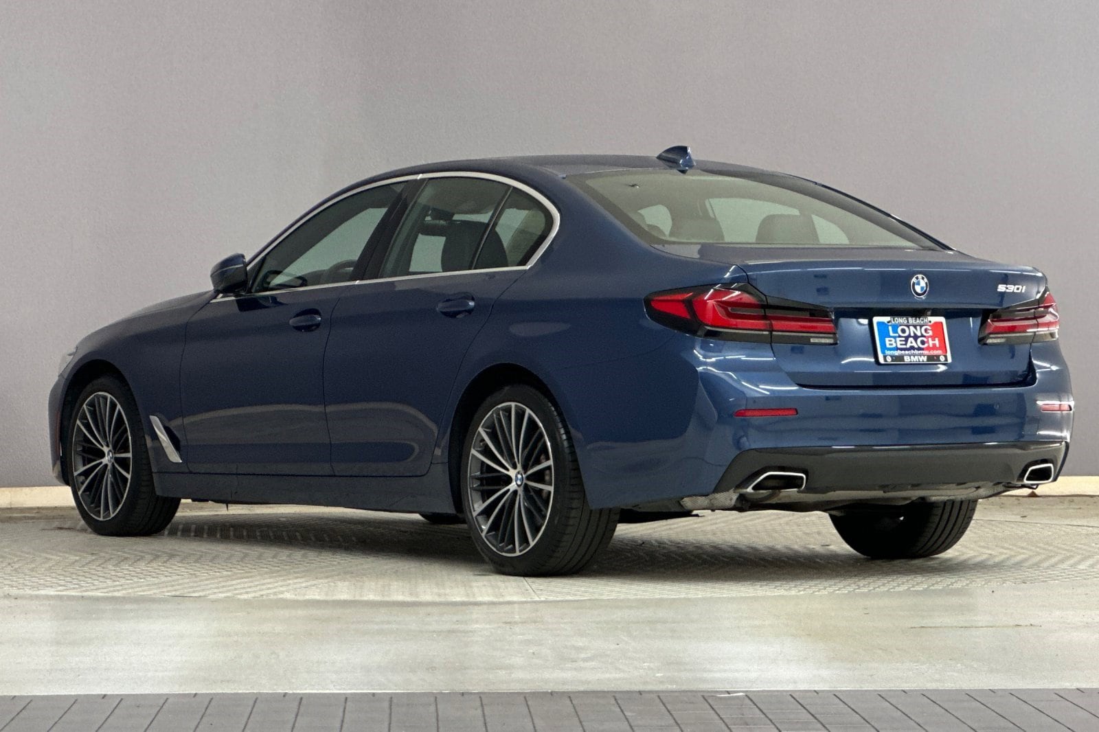 2023 BMW 530i photo 2