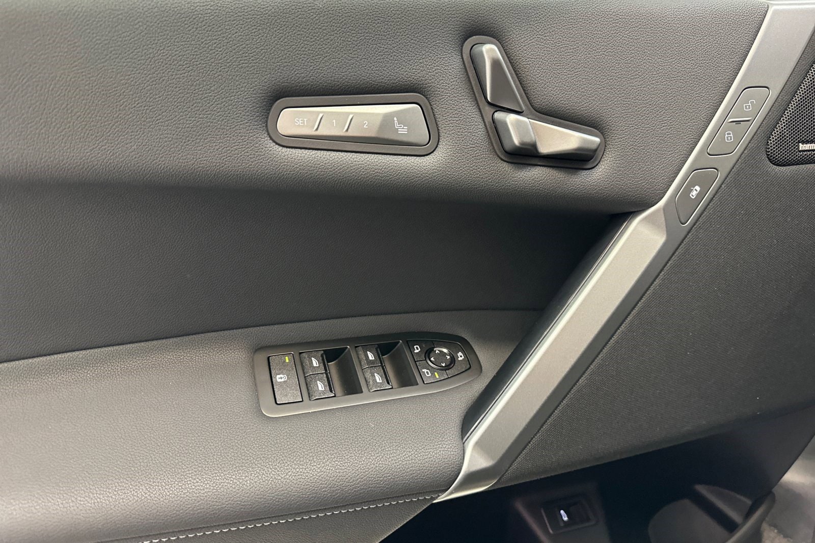 2026 BMW iX 45 - Photo 12