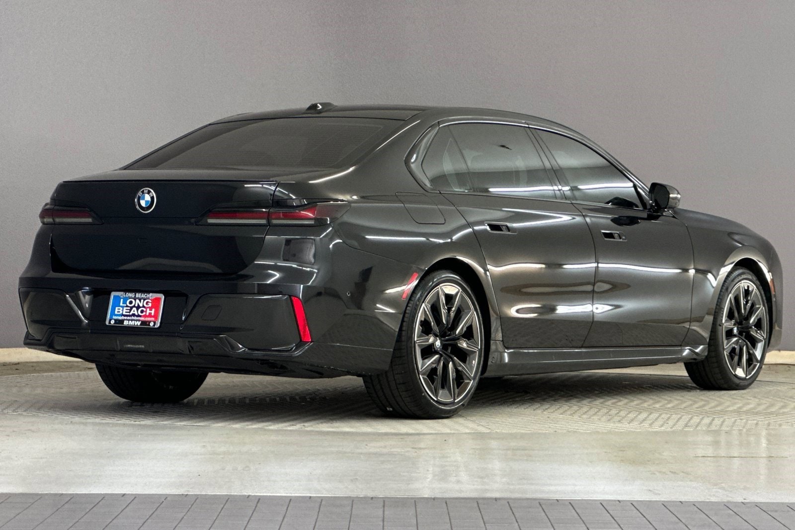 2024 BMW 740i photo 3