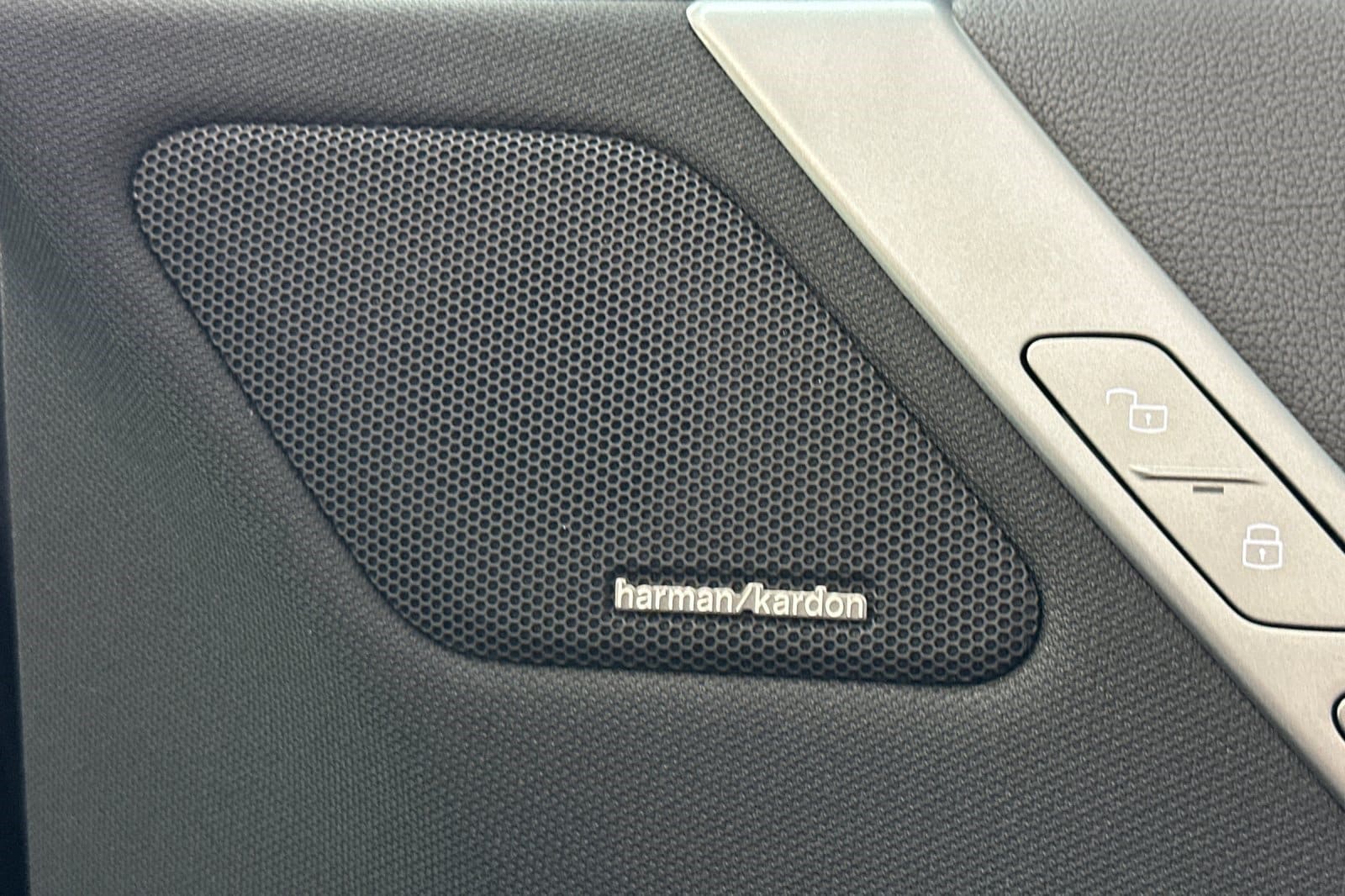 2026 BMW iX 45 - Photo 21