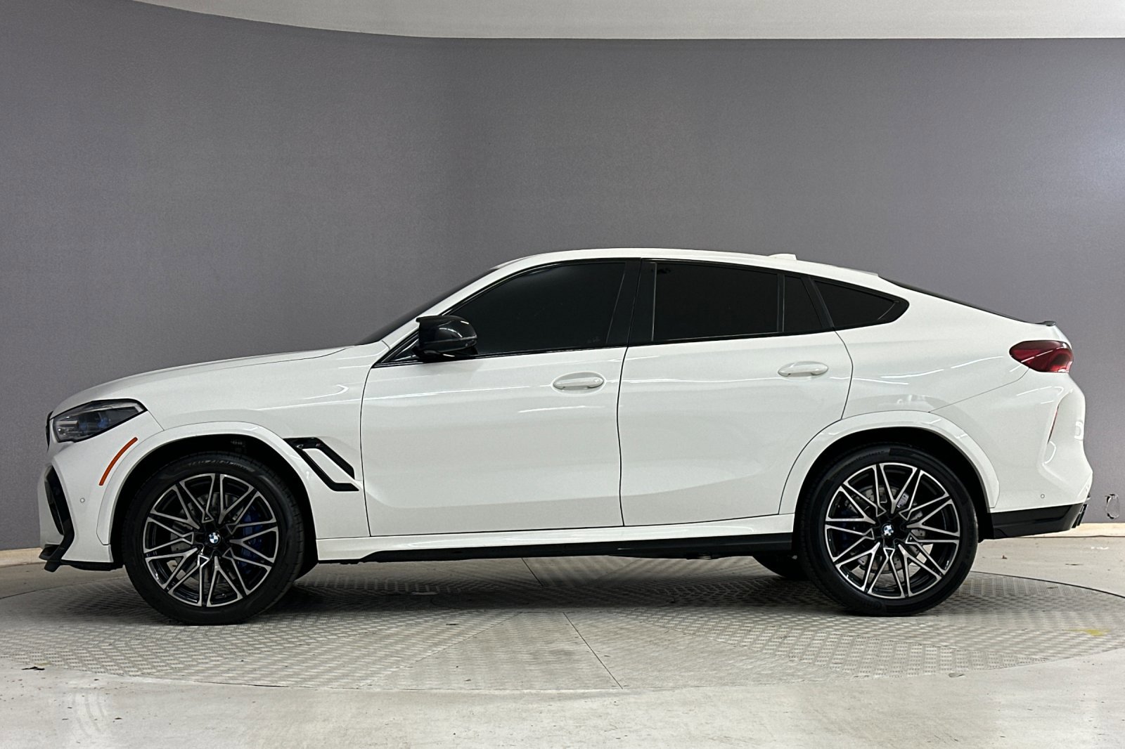 2021 Bmw X6 M photo 2