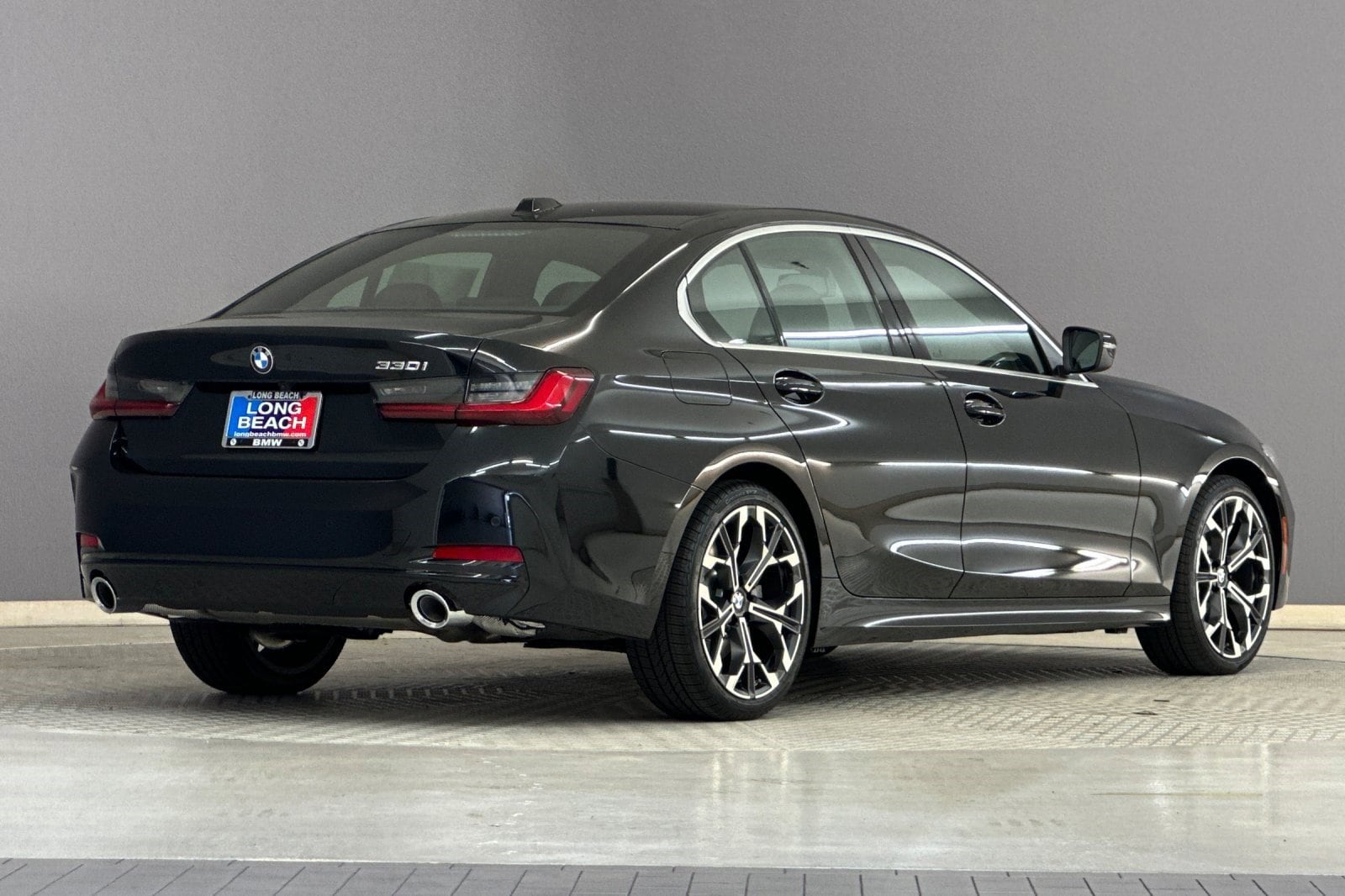 2025 BMW 330i photo 3