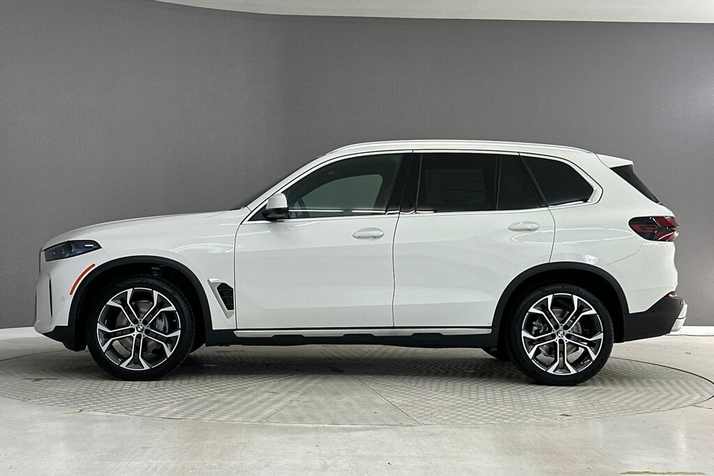 New 2026 BMW X5 sDrive40i SUV