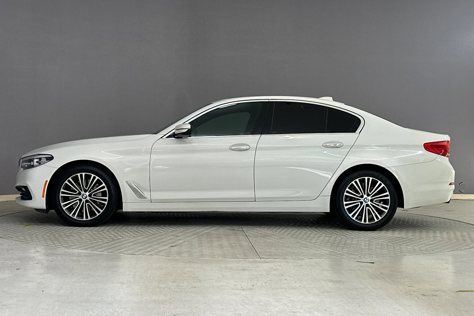 2018 Bmw 530i Sedan photo 2