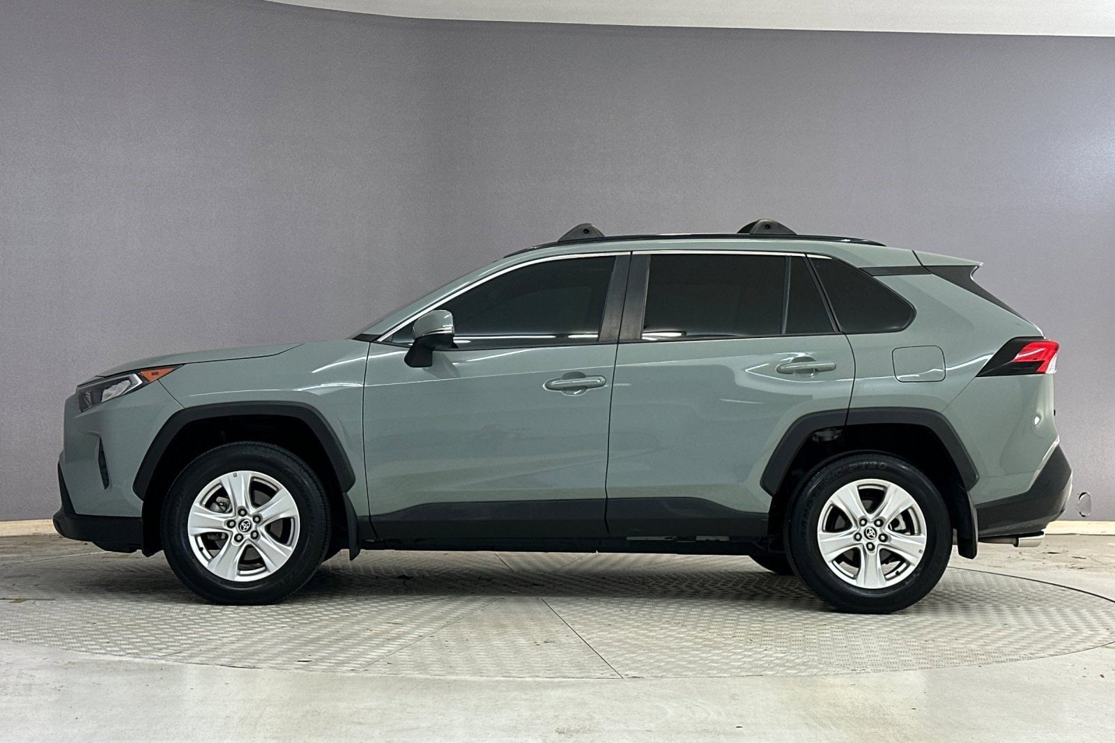 Used 2021 Toyota RAV4 XLE with VIN 2T3W1RFV7MW172350 for sale in Kansas City