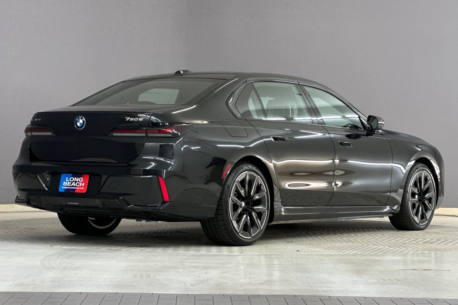 2026 BMW 7 Series 750e - Photo 8