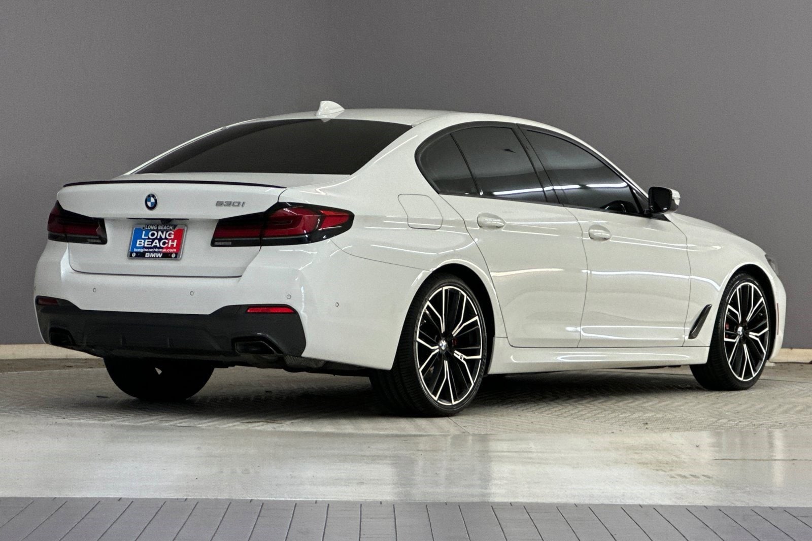2023 BMW 530i photo 3
