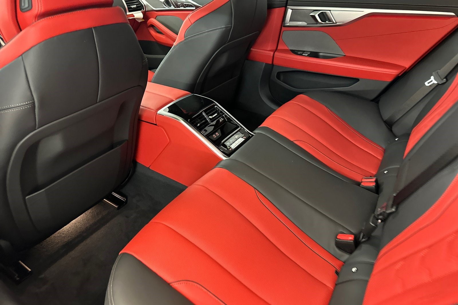 2026 BMW 8 Series 840i - Photo 20